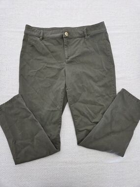Calvin Klein Women's Straight Leg Jeans in Olive Green